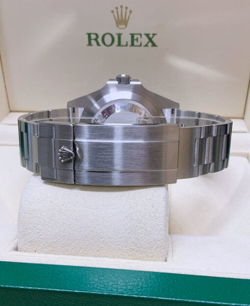 Rolex Sea Dweller 126600 43mm Mk1 2.jpg